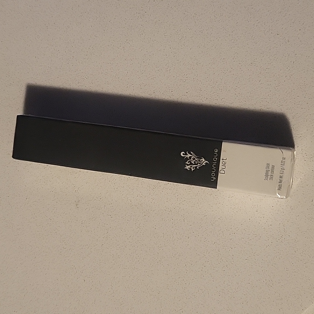Younique duet sculpting stick